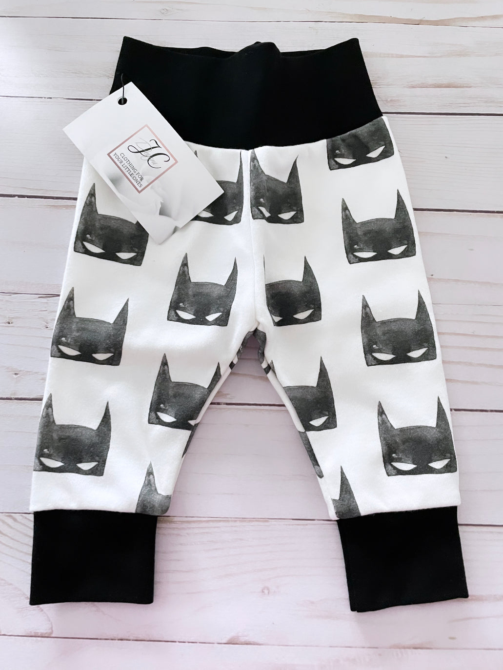 Bat-mask leggings